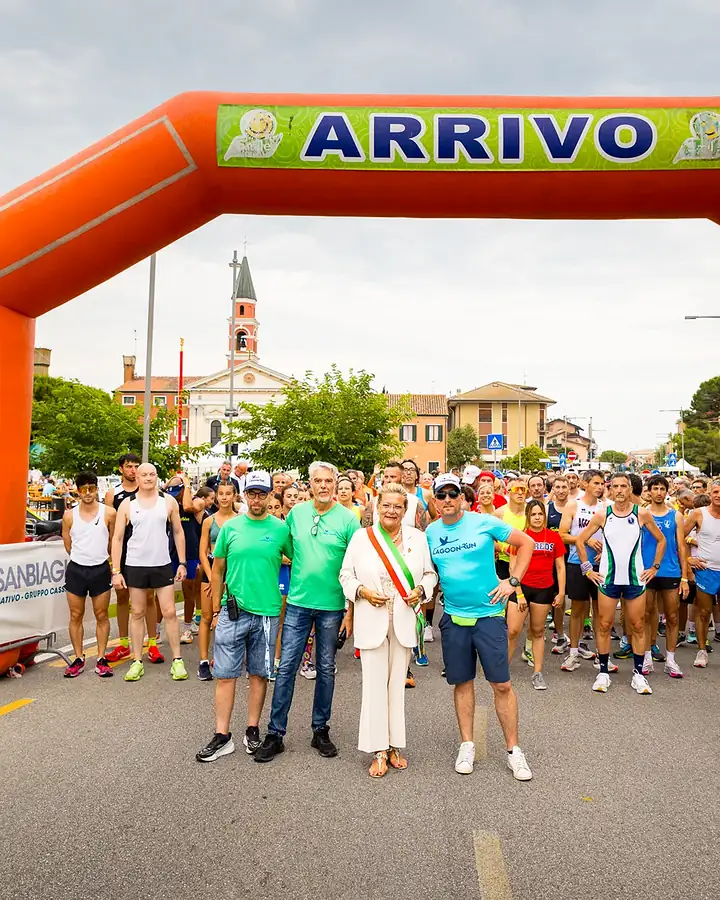 Partenza della Sunset Run a Piazza Santa Maria Elisabetta